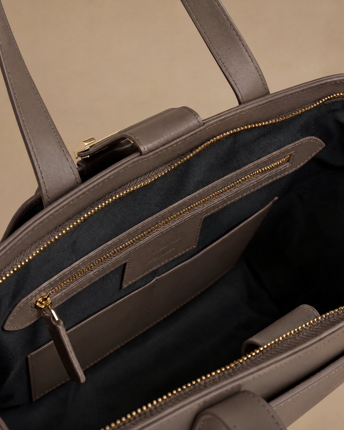 The Fiora Tote Travel Edition | Taupe