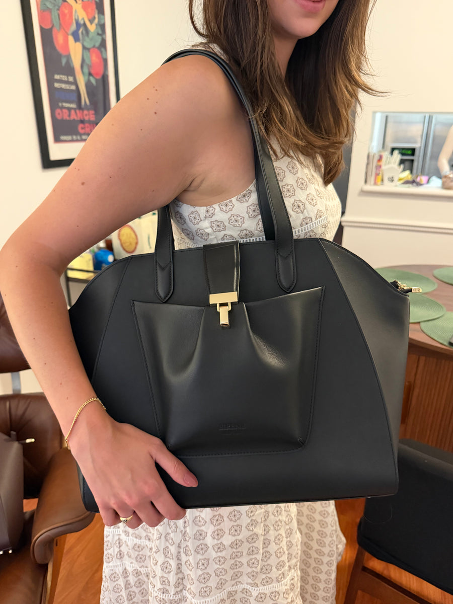 An Eirene customer with her bag