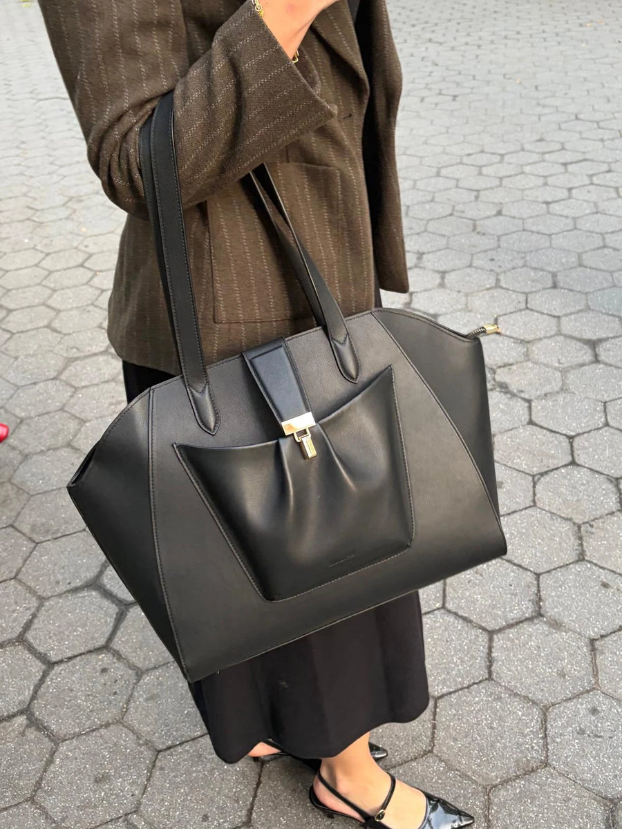 An Eirene customer with her bag
