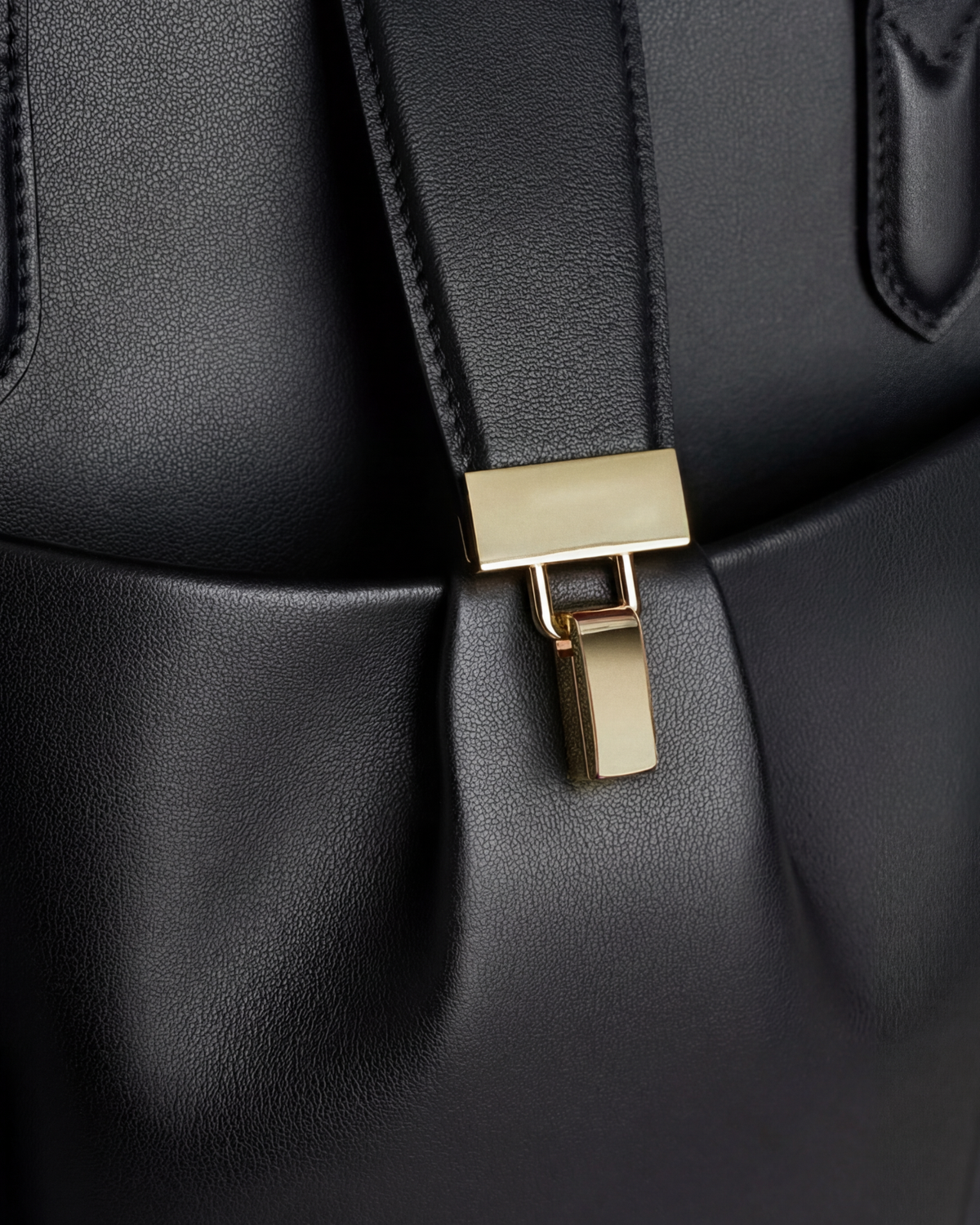Close-up of the Fiora Tote clasp in Jet Black leather